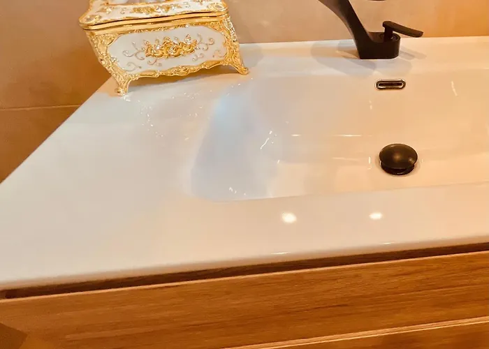 Golden House-super View On *